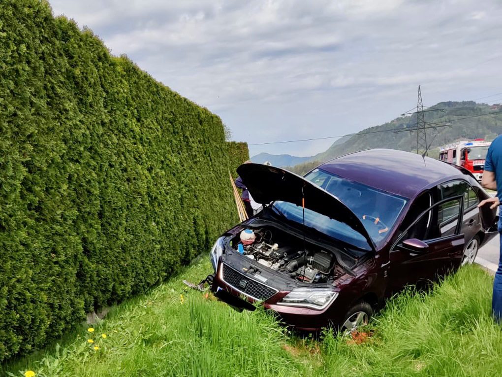 Schwere Kollision Zwischen Pkw Und Lkw Nähe Pudlach